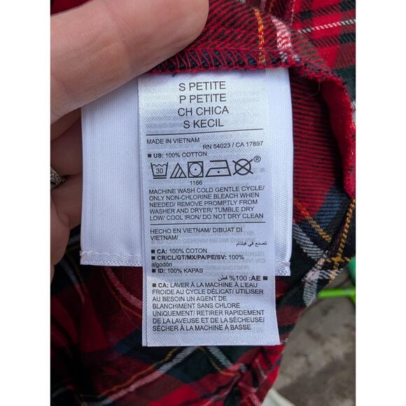 Old Navy Women's The Boyfriend Red Tartan Plaid Flannel Shirt Size SP Outdoors - Picture 3 of 7